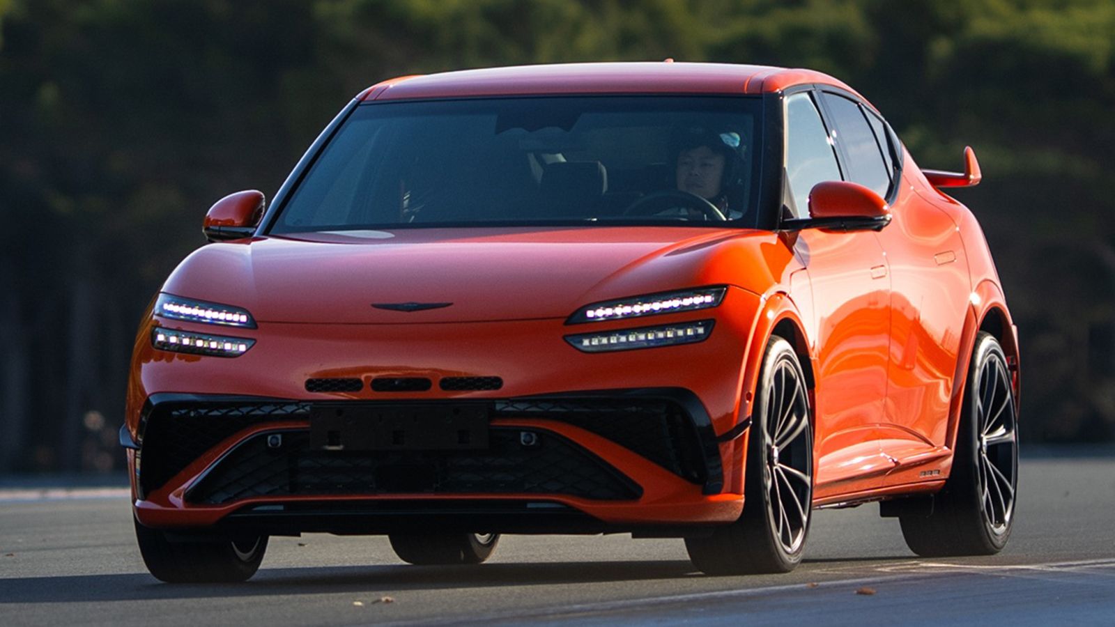 Πρεμιέρα με 650 ίππους για το ηλεκτρικό Genesis GV60 Magma